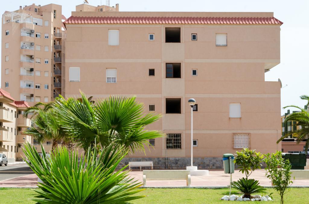 Apartamentos Tesy La Manga del Mar Menor Luaran gambar
