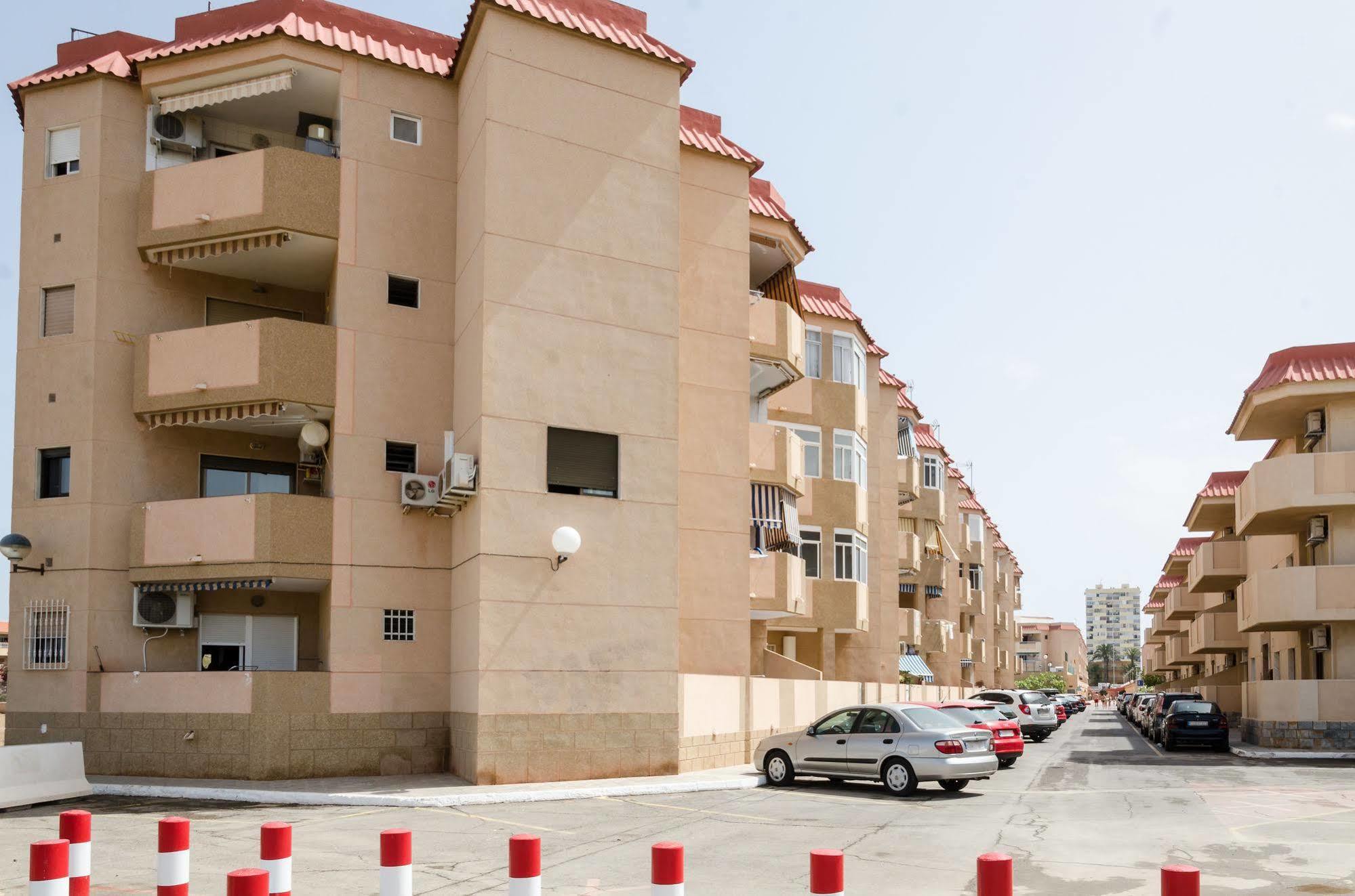 Apartamentos Tesy La Manga del Mar Menor Luaran gambar